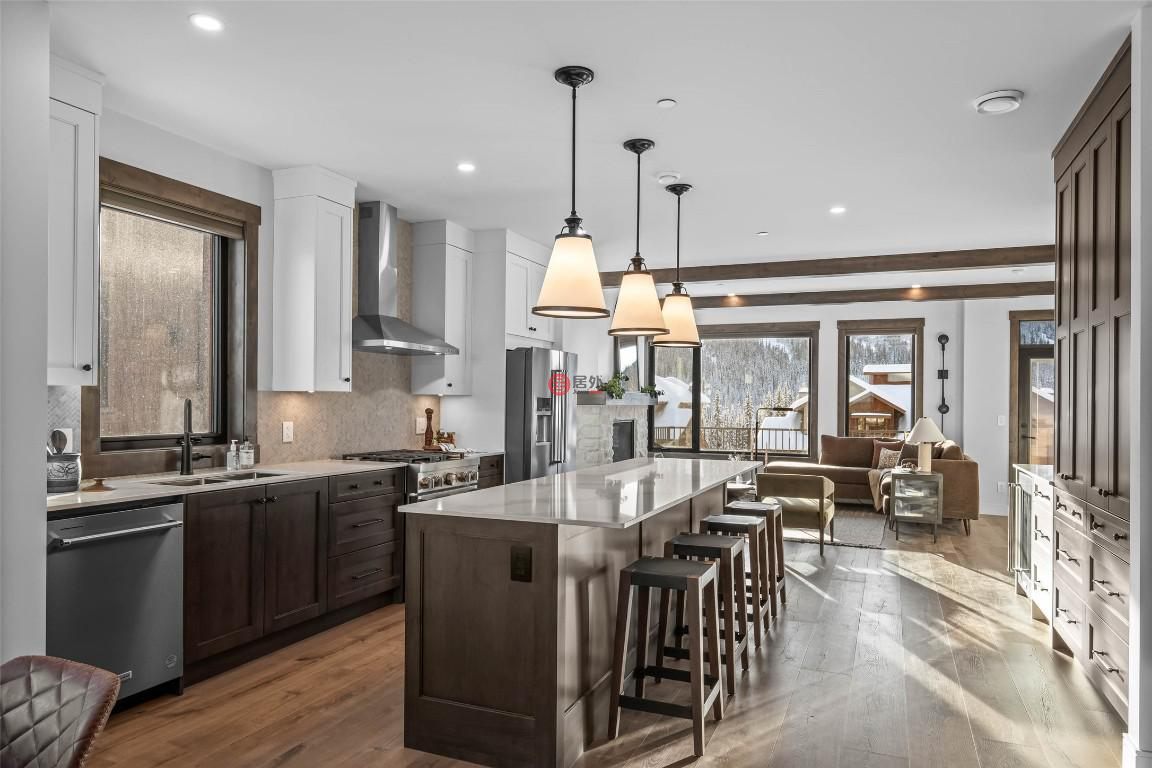 加拿大不列颠哥伦比亚省Sun Peaks的联排别墅，7000 MCGILLIVRAY LAKE，编号75526808