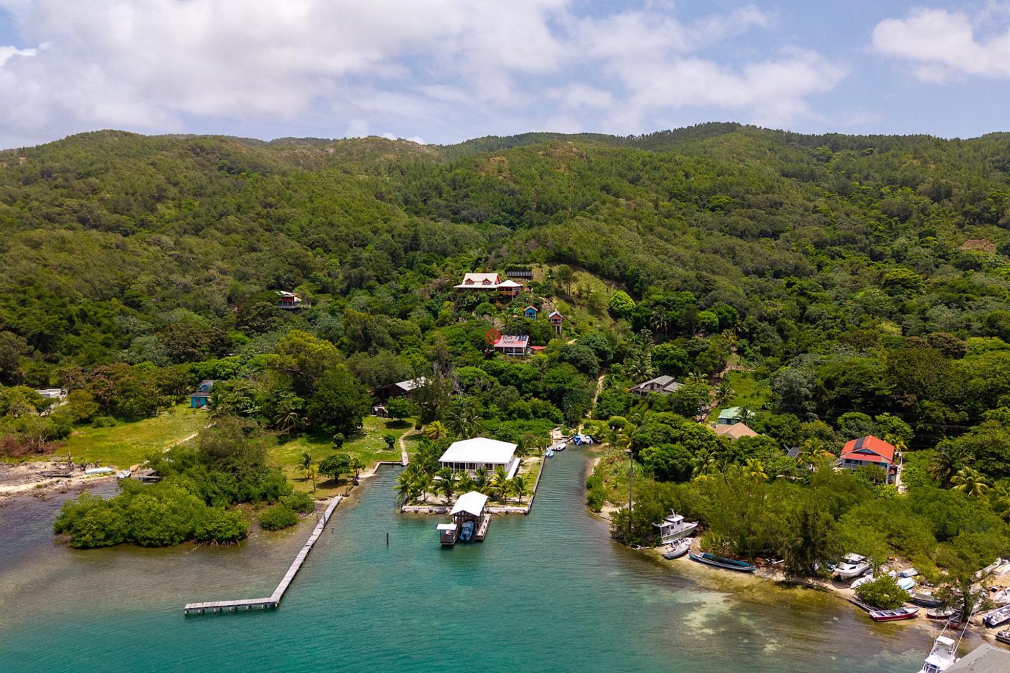 洪都拉斯海湾群岛瓜納哈島的独栋别墅，Ocean View Island Cottage with Boat Dock & Photogenic Views Guanaja，编号78412095