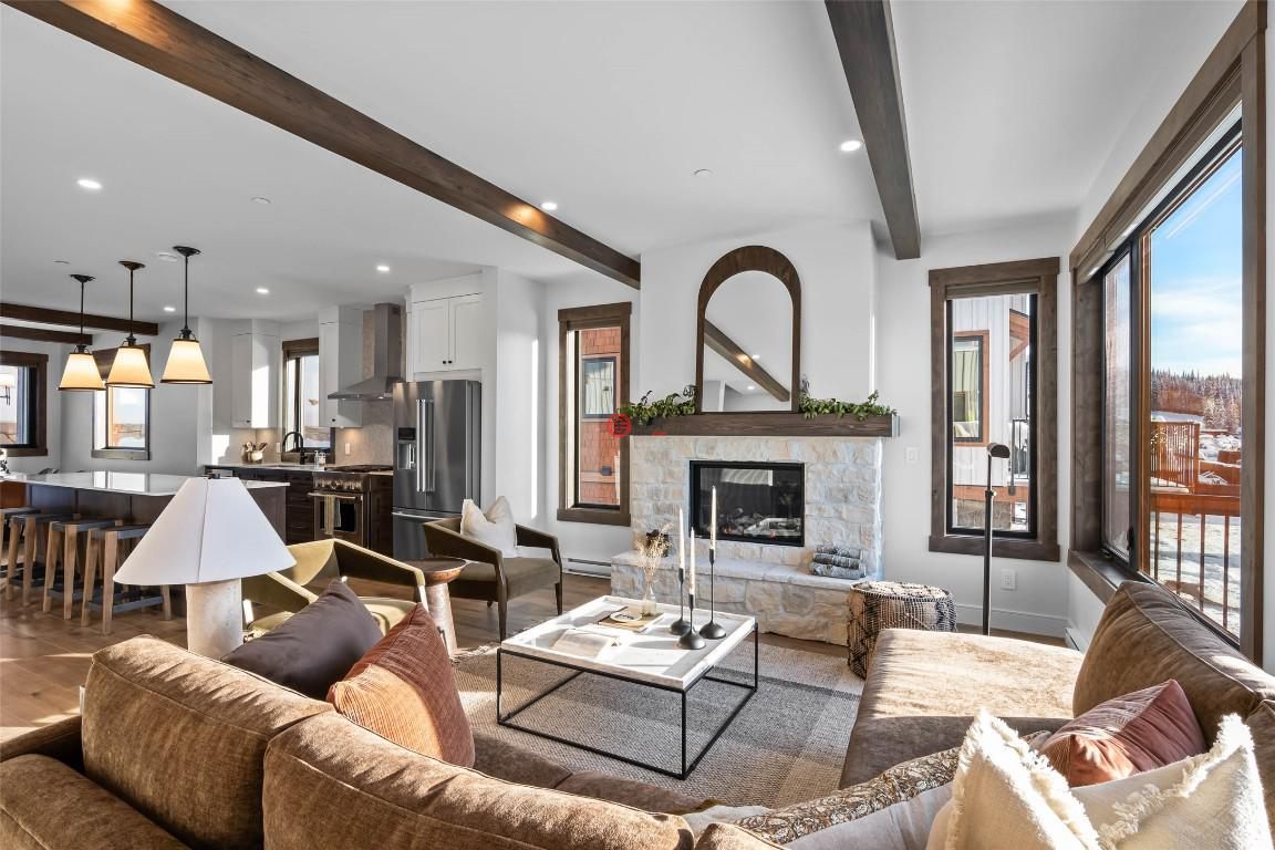 加拿大不列颠哥伦比亚省Sun Peaks的联排别墅，7000 MCGILLIVRAY LAKE，编号75529298