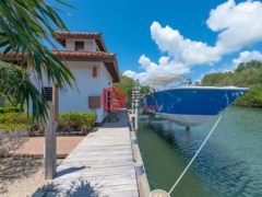 洪都拉斯海湾群岛Roatán的独栋别墅，Island House with Dock & Boats in Parrot Tree，编号77810415