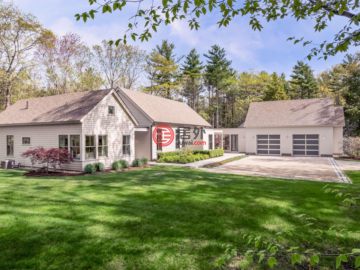 Modern Single Level Living Near York Harbor