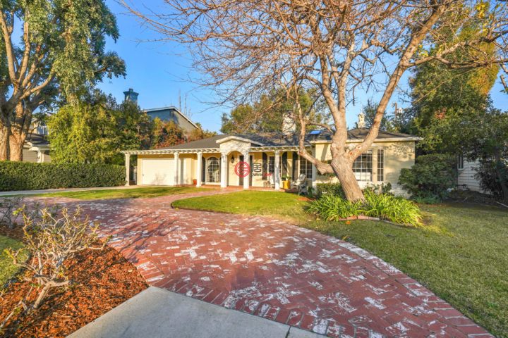 美国valley village4卧4卫的公寓